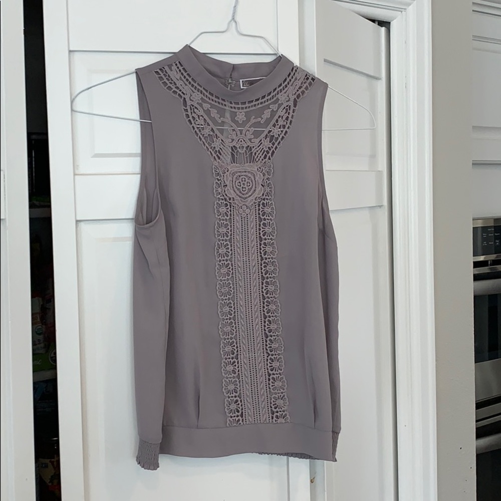 Sleeveless light gray sophisticated but fun design